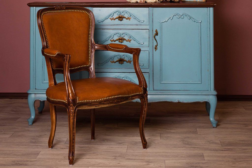 Read more about the article Why You Should Think Twice Before Throwing Out Old Furniture