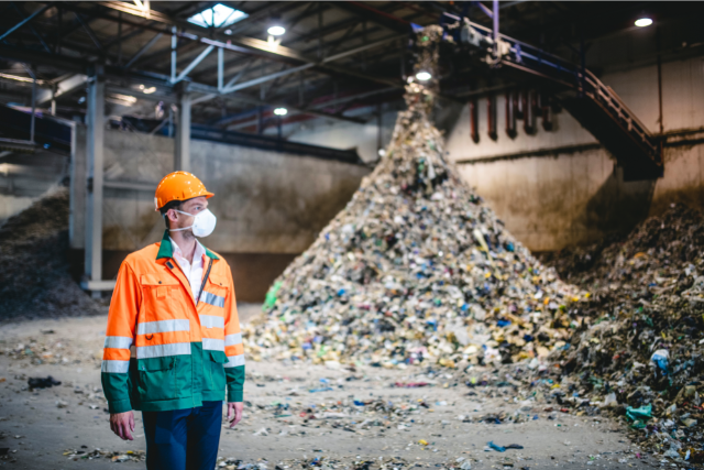 How is construction waste recycled correctly?